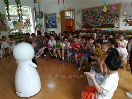 小雪武汉大集幼儿园引进小雪迎宾教育机器人价格