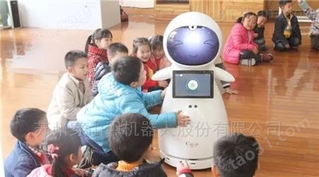 西湾幼儿园迎来小雪教育机器人价格